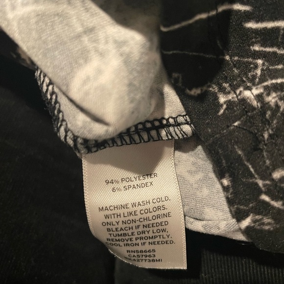 CLOSING SALE! Top Black and White, M - Picture 4 of 5